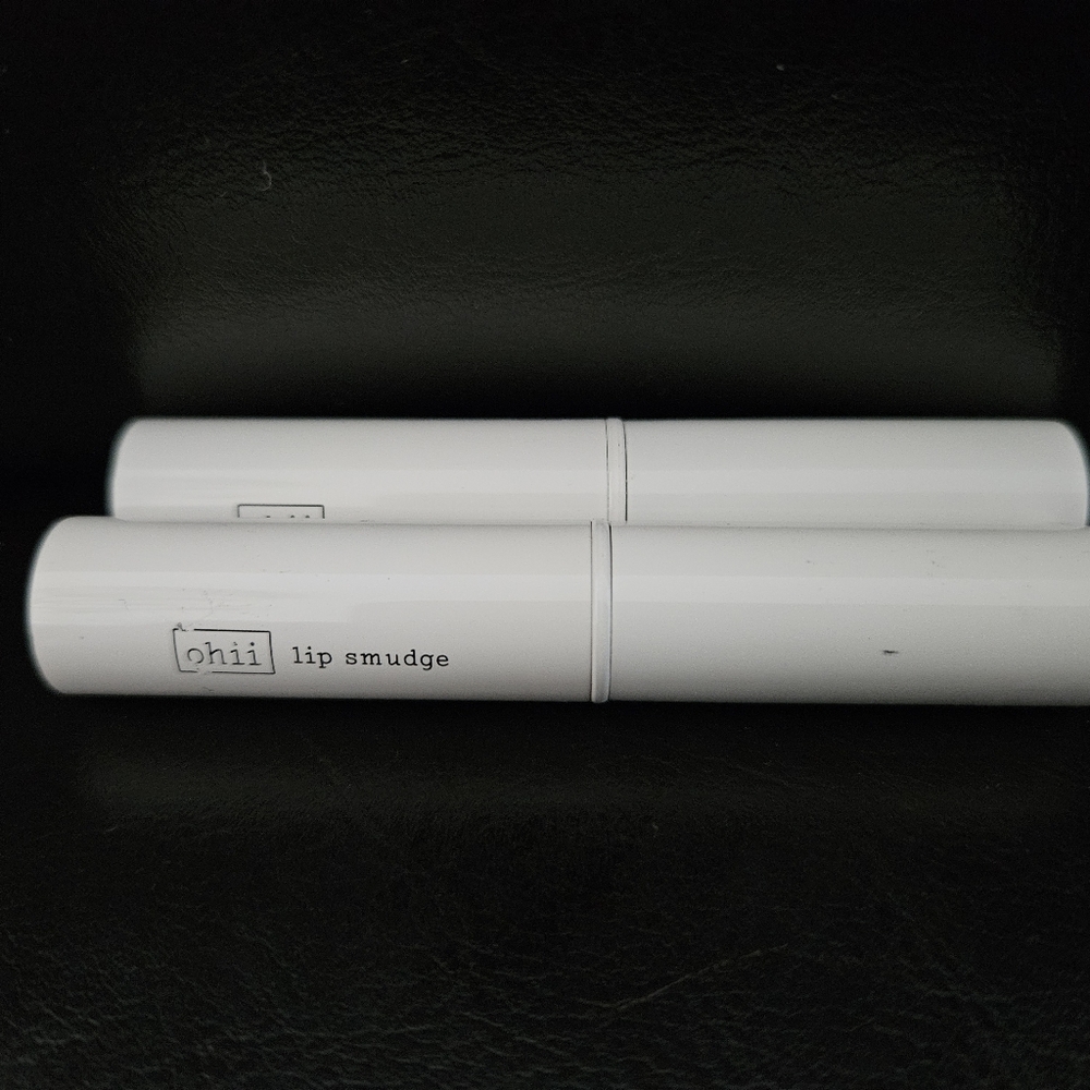 Ohii lip smudge in punch & cerise usage as pictured
